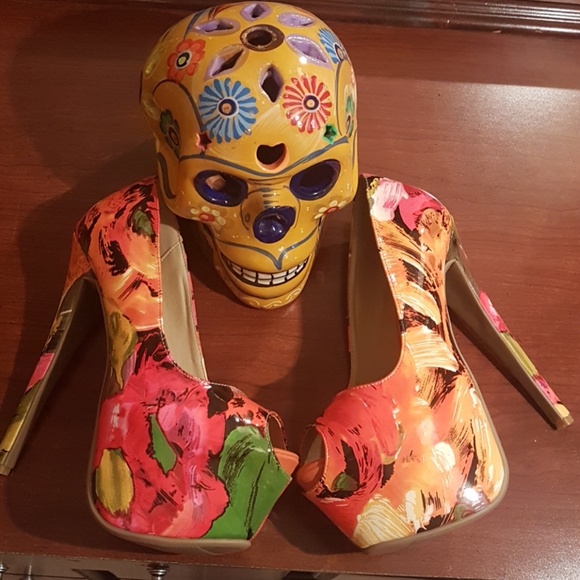 Pumps - Picture 3 of 6